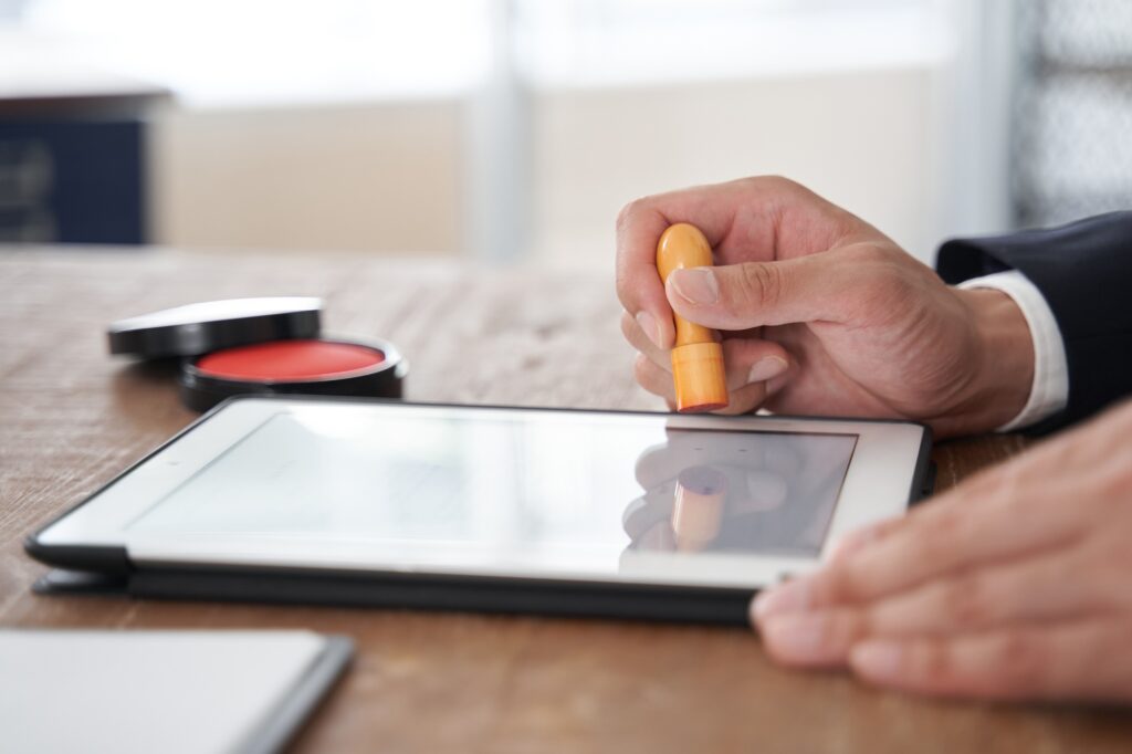 Japanese seal culture and the metaphorical use of electronic signatures